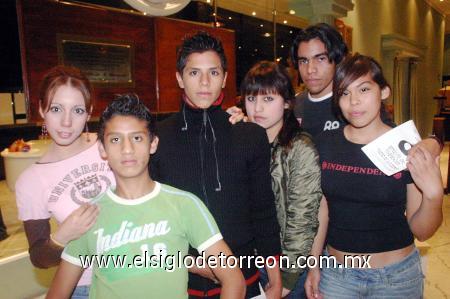 10122006 
Helem López, Carla de la Rosa, Laura Edith Mendoza, Jesús Eduardo Mendoza, Víctor Hugo Romero y Gerardo Iván Diosdado.