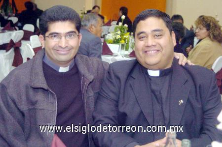 10122006 
Pbro. Ricardo Vázquez y Pbro. Ramón García.