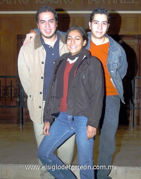 10122006 
Sergio Garza, Estrella Alvarado y Joaquín Armendáriz.