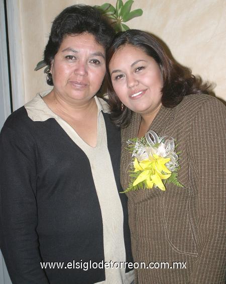 10122006 
Martha Isabel Díaz Rodríguez, junto a Martha Alicia Rodríguez, en su despedida.