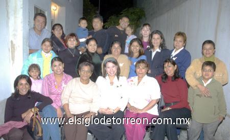 08122006 Joaana Guzmán de Pérez disfrutó de una fiesta de canastilla, organizada por sus tías Mary de Nahle, Rosy de Delgado,Paty Parra, Julia de García, Lourdes de Parra, Mayela  Rosario  y Efigenia de Parra.