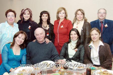 15122006 
Delfina Moreno, Lorena Giacomán, Sarita Oranday, Ginny Flores, S.J. Luis Gonzàlez Malena Jiménez, Paty Aguirre, Francisco Amparán, Roxana Torre y Angélica.