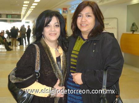 11122006
Martha Álvarez y Patricia Gamboa viajaron a la ciudad de Chicago.