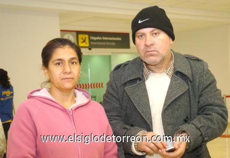 13122006
Héctor Salinas y Martha Valerio viajaron con destino a Tijuana.