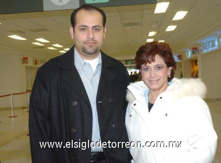 14122006
Carlos Sandoval y Blanca Herrera viajaron con destino a Chicago.