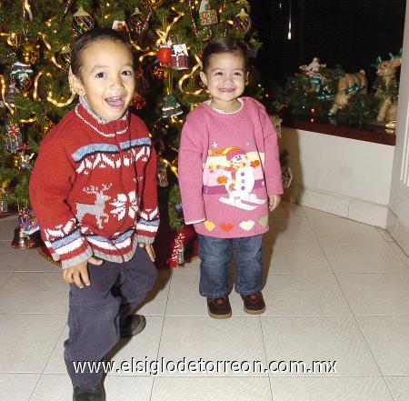 12122006
Diego y Marisofi, listos para recibir la Navidad.