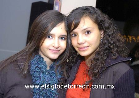 12122006
Giovana Gutiérrez y Paola Bustos.