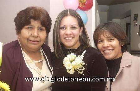 12122006
Nancy Carolina Esquivel Rodríguez, en la despedida de soltera que le organizaron Rosa María Rodríguez Montoya y Lidia Meléndez de Guzmán.
