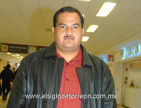 19122006
Sergio Santillana viajó a la Ciudad de México.