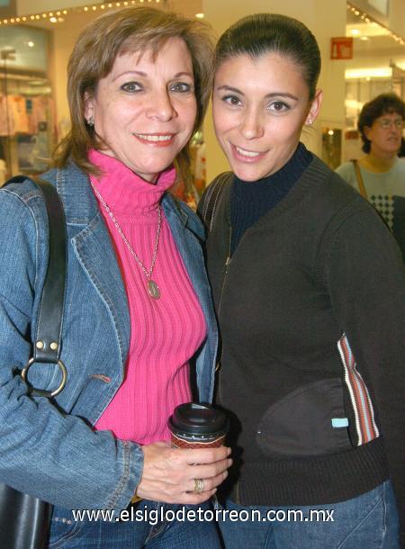 18122006
Juana María Venegas de Rodríguez y Pamela Rodríguez de Hernández.