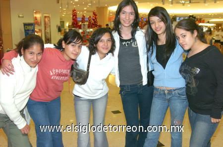 18122006
Mayela López, Sonia Dávila, Sandra Meléndez, Fabiola Gómez, Rosa Aguilera y Toñe Aguilera.