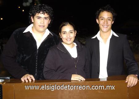 19122006
Rubén y Yazmín Avelar y Salvador López.