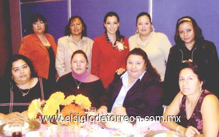 19122006
Gloria Meredith Ramos Ramos, en su despedida de soltera acompañada por Dina Romero, Yolanda Delgado, Angélica Hernández, Leyla Barraza, Juana María Zarzar, Marlén  santillán, Blanca Olague e Irma Domínguez.