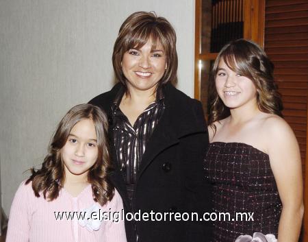 17122006 
Adriana Torres, Gloria Rodrìguez y Paty Torres.