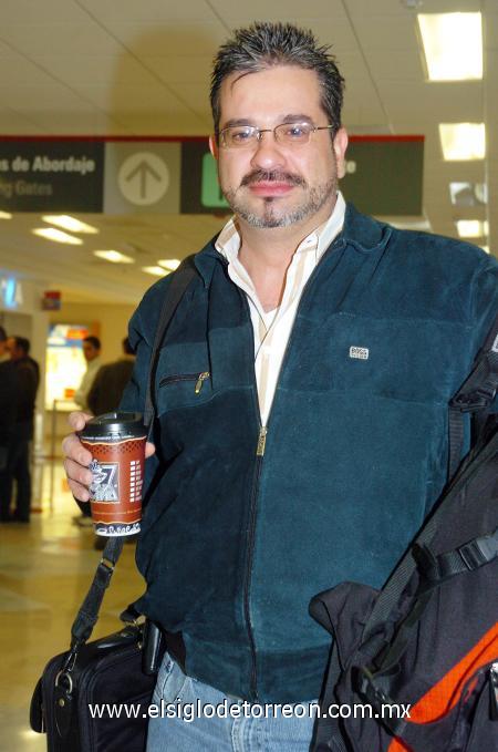 16122006
 Carlos Urcadiz viajó con destino a Guadalajara