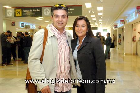 16122006 
 Cristóbal Jaime y Claudia Cano viajaron a la Ciudad de México.