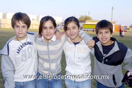 17122006 
Ale Dueñes, Gene, Cristy Murra y Pablo Garza.