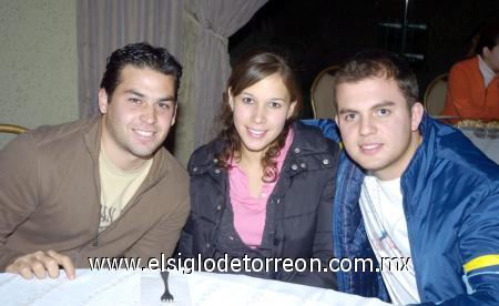 17122006 
Carlos Luis de la Torre, Macarena Limón y Andrès Maycotte.