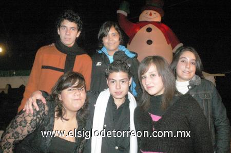 17122006 
Enrique Ramírez, Salomón Zárate, Jéssica Flores, Laura Astorga, Andrés Tinoco y Mariel Padilla.