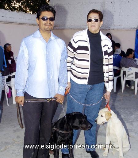 17122006 
Germán Martínez y Patricia Ramos, organizaron un festejo.