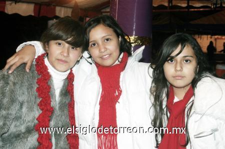 17122006 
Lucía Padilla, Dulce Nayeli, Cerna y Nathalia Lucero Romo.