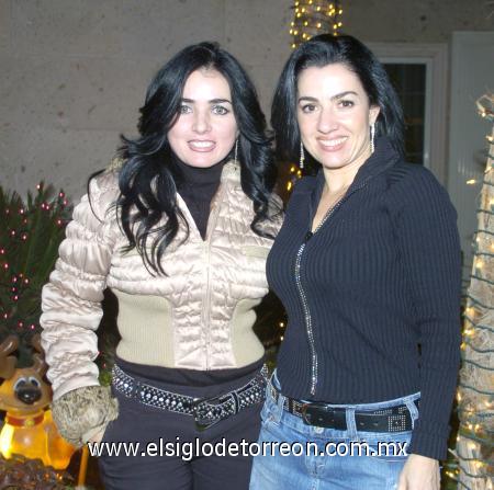 17122006 
Mónica y Lorena Silveyra.
