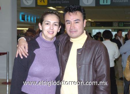 20122006
Mauricio Ramírez viajó a Oaxaca, lo despidió Brenda Rodríguez.