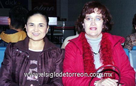 22122006 
Mónica García viajó a Tijuana, la despidió Karla Pérez.
