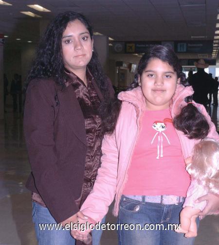 21122006
Elizabeth Estrella y Olimpia González viajaron a la Ciudad de México.