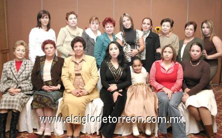 21122006
Agradables momentos de convivencia compartió Marisol de Martínez, al lado de sus invitadas.
