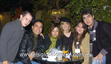 21122006
José Grageda, Abdo Sabag, Isabel Herrera, Laura de Moreno, Rebeca Mijares y Eduardo Benítez.