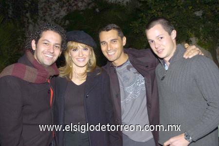 21122006
Víctor Blankense, Jorge Moreno y Laura de Moreno.