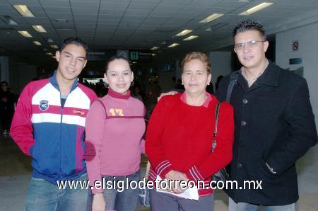 24122006 
Abraham García viajó a Tijuana, lo despidieron Jonathan, Brenda y Juanita.