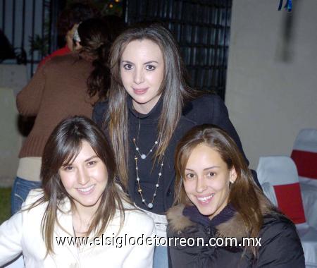 24122006 
Lissa Aguilera, Tessy Cantú y Any Godina de Mexsen.