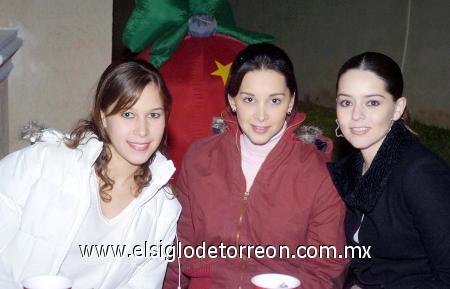 24122006 
Luly de Jaidar, Jimena de Chibli y Macarena Limón.