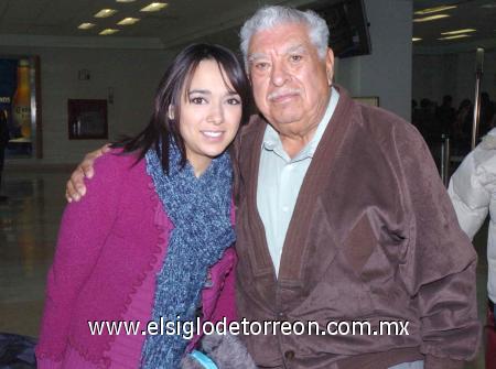25122006
Melissa Sánchez viajó a Canadá y fue despedida por Miguel Sánchez.