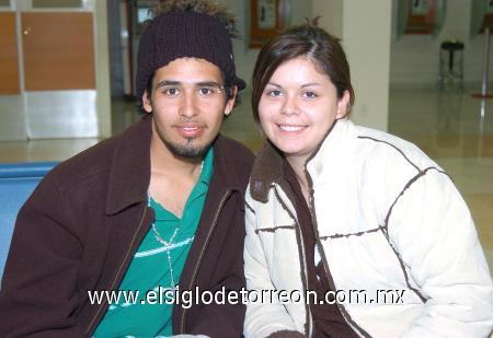 26122006
Brisa Perse regresó a Alabama, la despidió Francisco Vela.
