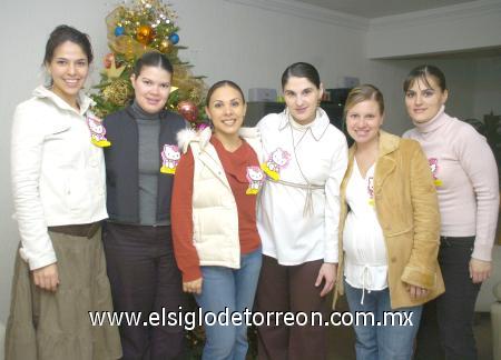 26122006
Beatriz González de Fernández acompañada de las anfitrionas de su fiesta de canastilla, Marcela Rojas, Blanca Sánchez, Claudia de Jaime, Silvia de Martínez y Cristina del Río.