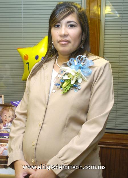 28122006
Verónica Hidrogo de Morató recibió muchas felicitaciones, en su fiesta de canastilla.