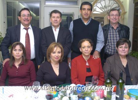26122006
Gina de Cedillo y Felipe Cedillo, Laura de Barrio y Juan Barrio, Elena de Villarreal y José Villarreal, Lourdes de Cepeda y Jorge Cepeda.