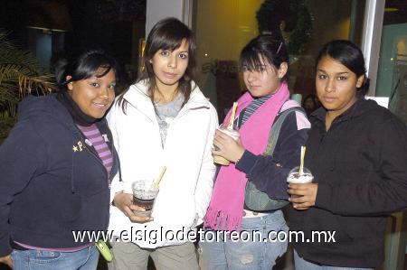 31122006
Fany Adame, Andrea Rodiles, Zulema Berumen y Brisa Martínez.