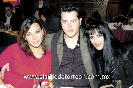 02012007 
Mayra Barba de Ortiz, Roberto Job Ortiz Moreno y María Antonieta de Ortiz.