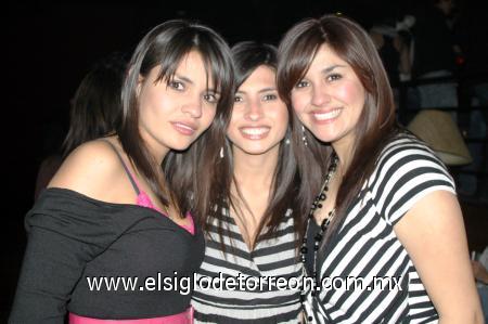 03012007 
Karina, Brenda y Denisse González.