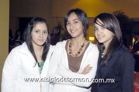 03012007 
Marcela Ríos, Érika Álvarez y Denisse Valdemar.