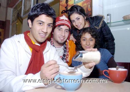 05012007 
Víctor Sánchez, Carlos Díaz, Jazmín Martínez y Mariana Díaz.
