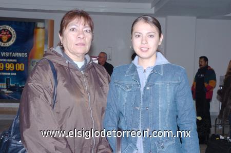 01012007 
Olivia Rascón y Tatiana Hernández viajaron a Guadalajara.