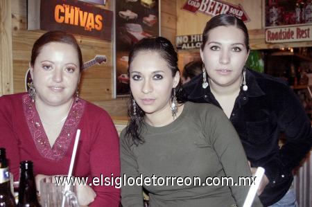 07012007 
Mónica de Vásquez, Susana de Villanueva y Karla de Sepúlveda.