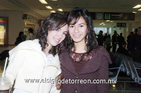 07012007 
Karla Echávarri y Karla Berumen, viajaron a México