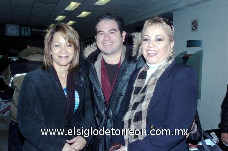 07012007 
Belinda Romero y Silvia Méndez viajaron a Miami y las despidió Fernando Siller.