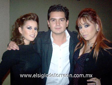 08012007
Andrea Olivares, Aldo Magallanes y Caro Sada.